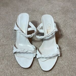 🧤 Chalini by el Greco white leather twisted two strap 2.5 inch heels